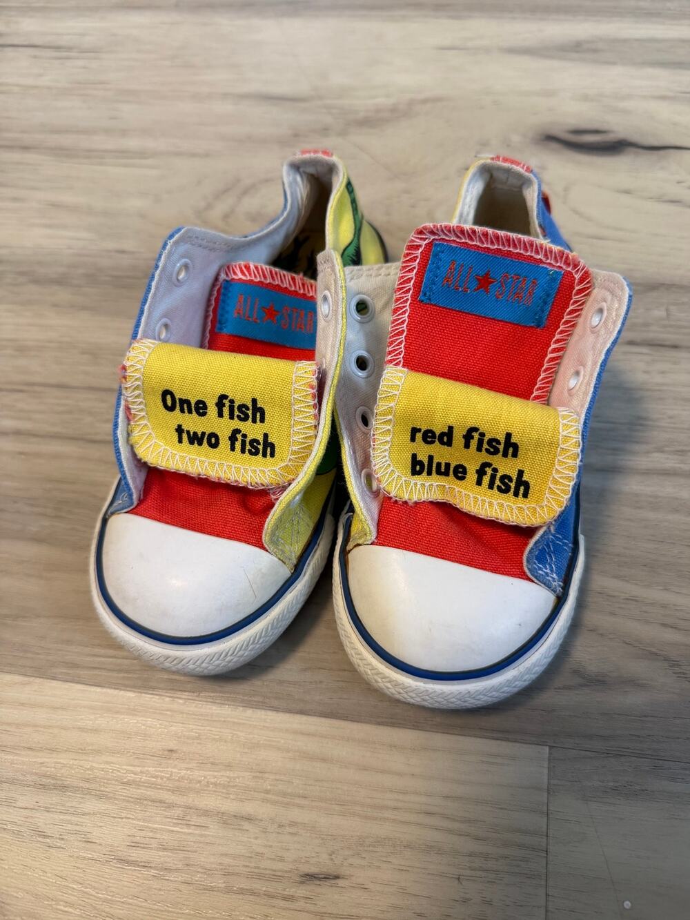 Converse Dr Seuss One Fish Two Fish Red Fish Blue Fish Size 9 Toddler Sneakers